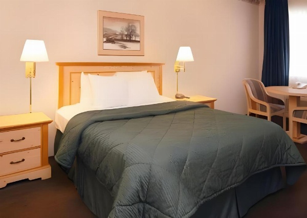 Days Inn by Wyndham Gilroy image 20