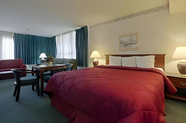 Days Inn by Wyndham Gilroy image 28